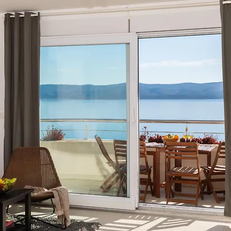 Апартаменти Jolara With Heated Pool